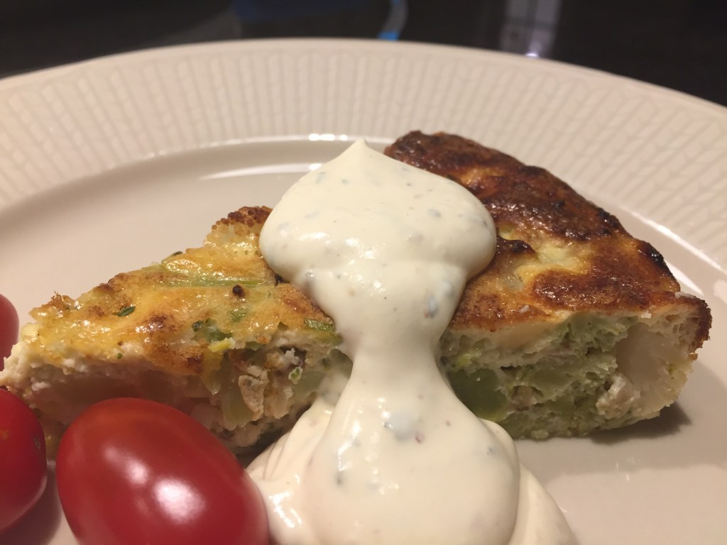 Varm Broccolikaka med parmesan och dijon dressing, glutenfritt, LCHF,&nbsp;vegetariskt